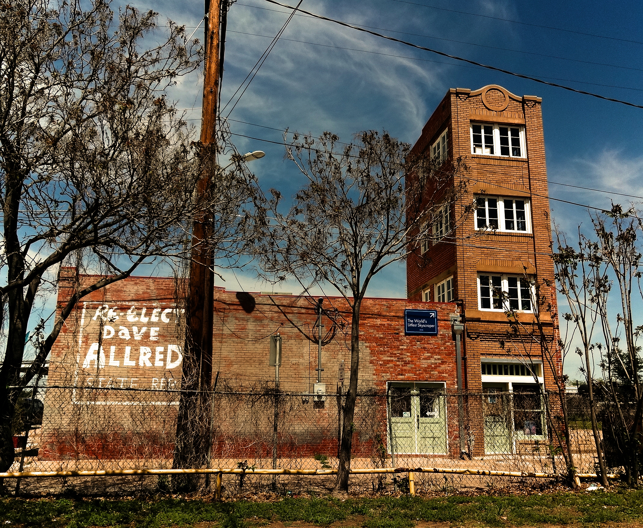 Little Skyscraper front